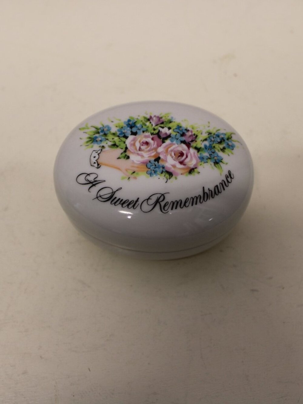 Vintage 1982 Avon Floral Porcelain Oval Trinket Box A Sweet Remembrance